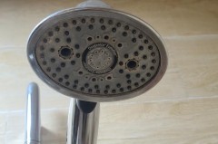 莲蓬头水流小怎么办，莲蓬头水压过大会怎么样？