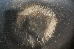 不粘锅有划痕了还能用吗，不粘锅有划痕了还能用吗 有毒吗？