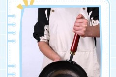 铁锅里的菜发黑能吃吗，铁锅做出的菜发黑什么原因？