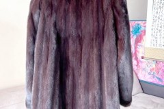 买貂皮大衣为何建议黑色，貂皮大衣黑色好看还是灰色好看？