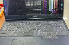 电脑屏幕受撞击后花屏了保修吗_电脑屏幕被砸花