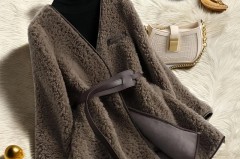 羊剪绒外套零下10度穿冷吗，羊剪绒适合多少度天气