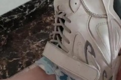 脚在鞋里滑是因为鞋大了吗，走路脚在鞋子里滑动？