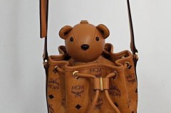 MCM菜篮子和水桶包哪个值得入手，mcm菜篮子包哪个颜色比较好看？