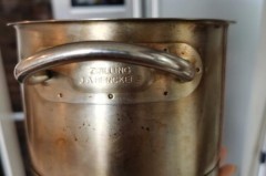 双立人不锈钢平底锅粘锅怎么办，双立人不锈钢锅不沾吗