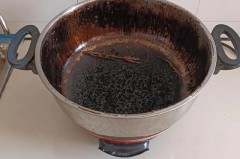 铁锅干烧会烧坏吗，铁锅干烧会烧坏吗视频