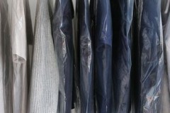 衣服防尘罩塑料的好还是布的好_衣服防尘罩什么材料的好