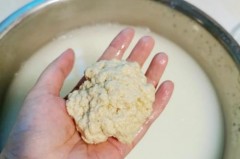 面包机能用水洗吗，用面包机做面包加水吗？