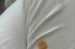 卫裤滴上油能洗掉吗_卫裤上滴油怎么处理