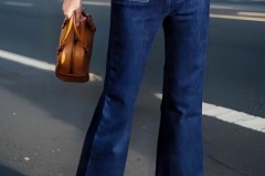 鞋子染了牛仔裤的蓝怎么办，鞋帮被牛仔裤染色？