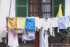 晚上洗的衣服第二天晾会臭吗，当晚洗的衣服可以隔夜明天晒嘛？