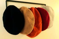 毛呢贝雷帽怎么洗_贝雷帽羊毛的还是毛呢的好