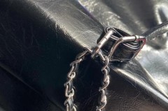 包包链条氧化发黑怎么办_包包链条变色了怎么办