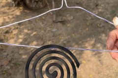 蚊香是放门里面还是门外面，蚊香是放门里面还是门外面好