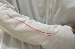 用什么可以洗掉衣服上的防晒霜_如何去除衣服上的防晒霜防晒液