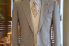 西服羊毛含量多少为好，西服30%羊毛？