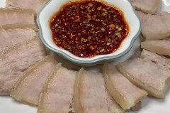 蒜泥白肉怎么做，蒜泥白肉的做法 最正宗的做法？