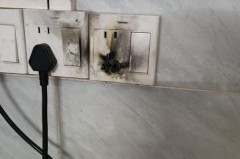 墙上插座烧坏了可以不换吗，墙上插座烧了修麻烦么