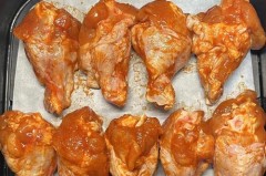 空气炸锅2升能放几个鸡腿，空气炸锅一个鸡腿热量？