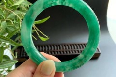 独龙玉手镯有收藏价值吗_独龙玉手镯有什么功效