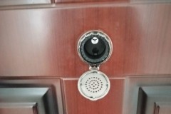 猫眼一般装在门的多高位置，门上猫眼安装高度