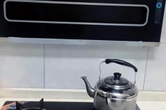 烧水时水溢出来在煤气灶上应该怎么办，烧水溢出来一点会煤气泄露吗？