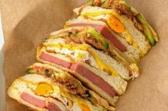 三明治机做三明治鸡蛋要先煎好吗_三明治机怎么煎蛋的做法大全