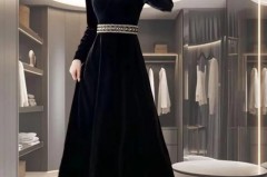 金丝绒长裙和大衣配吗，金丝绒长裙搭配羽绒服图片