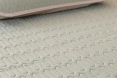 乳胶凉席放一年变硬了怎么办_乳胶凉席放一年变硬了味道还很臭