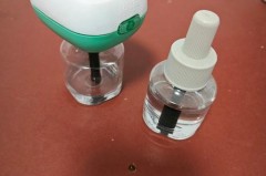 蚊香液中间的棒棒应该露出来吗_蚊香液中间的棒棒应该露出来吗视频