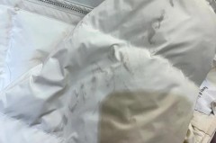 晾干后的衣服好多白痕洗不掉，衣服晒干后有很多白色