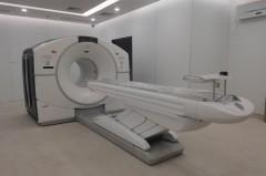 做ct辐射会留在衣服上吗，做ct的人会把体内辐射传给身边人吗？