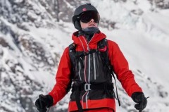 滑雪穿冲锋衣还是羽绒服，滑雪穿冲锋裤可以吗？