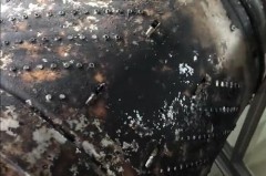 滚筒洗衣机上的黑色脏东西是什么，滚筒洗衣机洗出来黑色脏东西