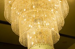 水晶吊灯什么颜色的好看_水晶吊灯什么颜色的好看又实用