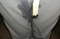 尿裤子不洗会发出什么味道，尿到裤子不洗没事吧