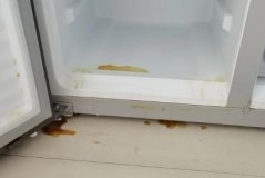 美的冰箱冷藏室排水孔堵塞怎么疏通，美的冰箱排水孔堵塞如何解决