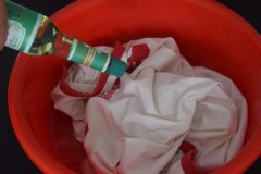 花露水洗衣服会掉色吗_花露水喷衣服会变色吗