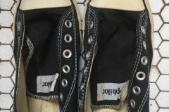 如何清理白鞋边磨的黑，白鞋边脏了怎么擦