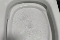 屎太硬堵住马桶能泡软吗，粪便太硬堵马桶怎么办？