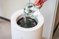 用加湿器后为什么家具上出现白霜_加湿器开了后屋子里有白霜