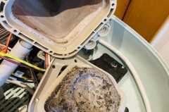 为什么挂烫机会喷白色的类似洗衣粉的东西，挂烫机为什么会有白色粉末？