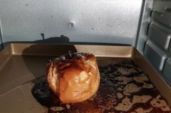 新烤箱第一次烤怎么有股味，烤箱第一次用味道有点大正常吗