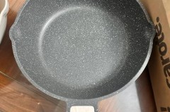 麦饭石锅含有特氟龙吗，麦饭石锅含铝吗？