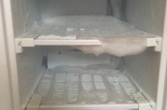 冰箱冷藏室结冰和封条有关吗，冰箱冷藏室结霜的原因和解决方法