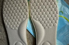 鞋子自带的鞋垫能换吗_鞋子自带的鞋垫能换吗图片