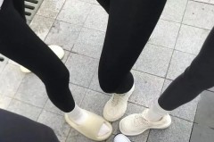 夏天穿袜子配拖鞋很奇怪吗_夏天穿袜子穿拖鞋