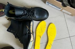 马丁靴的鞋垫老跑出来怎么办，为什么马丁靴的鞋垫只有一半？