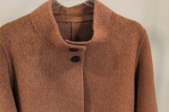 新买的澳毛大衣有味道要不要洗，澳毛大衣会起球吗