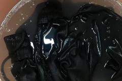 黑色裤子洗出来红水有事吗，黑色裤子洗出来红水有事吗图片
